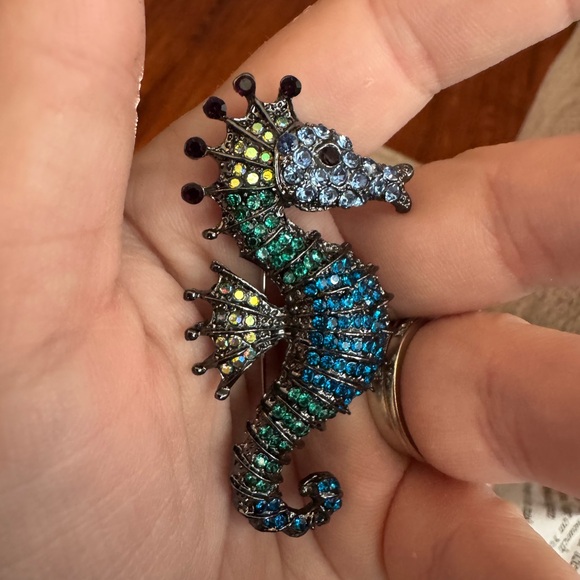 Jewelry - Silver Toned Sea Horse With Mixed Crystal Stones